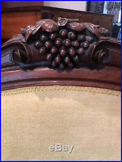 1800s Antique Victorian Beautifully Carved Sofa