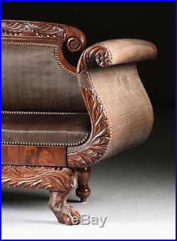 AN AMERICAN CLASSICAL CARVED MAHOGANY SOFA, EARLY to MID 19th Century (1800s)