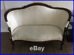 An absolutely pristine, beautiful walnut Victorian French Style Loveseat / Sette