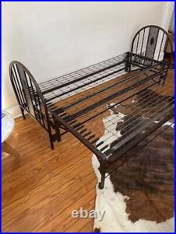 Antique Simmons Iron Cameo Daybed