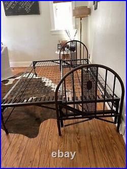 Antique Simmons Iron Cameo Daybed