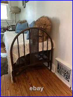 Antique Simmons Iron Cameo Daybed