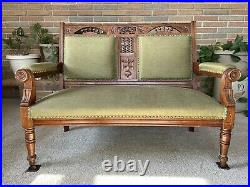Antique Victorian Carved Parlor Settee Love Seat Bench 51.5. Local PU 53578