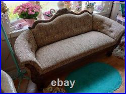 Antique Victorian Sofa Great Condition pillows included As seen in picture