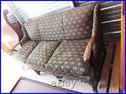 Antique Victorian Style couch wooden Frame removable cushions Valintine Seaver