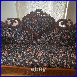 Beautiful Victorian Carved 1800's floral heart Medallion Mahogany Couch Sofa