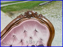 Beautiful Walnut Victorian Sofa circa 1865