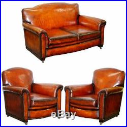 Circa 1900 Fully Restored Whisky Brown Leather Sofa & Pair Of Armchairs Suite