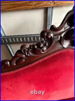 Fine 1860s heavily carved Victorian rococo sofa walnut original parlor gothic