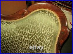 Fine Laminated Rosewood John Henry Belter Rococo Revival Settee Scroll Pattern