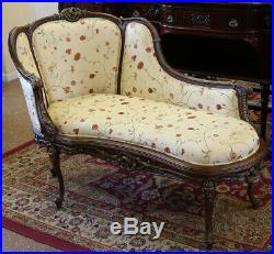 Fine Silk Upholstered Carved Gilded French Louis XV Style Chaise Recamier Settee