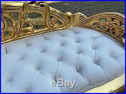 French Louis XVI Style Settee/Bench/Sofa With Tufted Velvet. Worldwide shipping