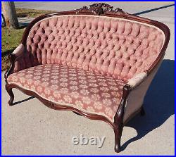 Lovely Walnut Victorian Sofa settee circa 1870