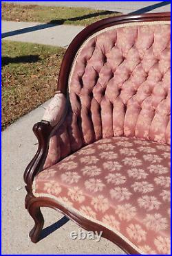 Lovely Walnut Victorian Sofa settee circa 1870