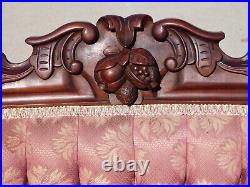 Lovely Walnut Victorian Sofa settee circa 1870