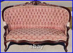 Lovely Walnut Victorian Sofa settee circa 1870