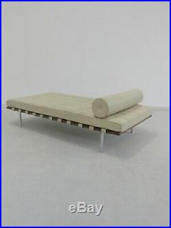 Original Vintage 2000 Leather Barcelona Daybed By Mies Van Der Rohe Mid-century