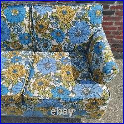 SUPERB Vintage 1960s Mid Century RETRO FLOWERS FLORAL Simmons Sofa Bed Couch