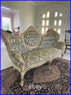 Victorian Style Sofa Excellent Condition. Local Pickup Only
