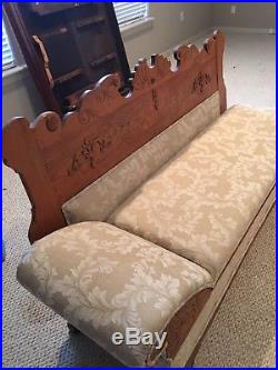 Vintage Fainting Couch/Day Bed
