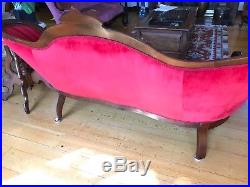 Vintage Victorian Cameo Back Sofa, good condition, tufted red velvet upholstry