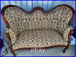 Vintage Victorian Tufted Upholstered Settee