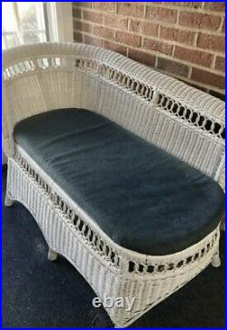 Vintage White Wicker Day Bed Sofa Chaise Lounge with Pillow & Cushion