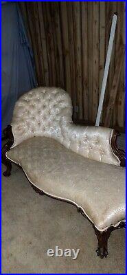 Vintage chaise lounge